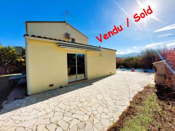 Superbe maison 4 faces, de 4 CHAMBRE, piscine, jardins, situ�e au calme.
