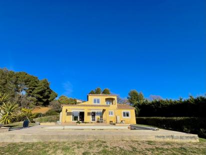 Villa d'architecte de 140m2 sur un terrain de 2000m2 avec Vues Dgages
