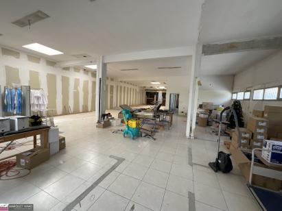 Ce local brut � louer pour professionnel de sant� dans p�le m�dical offrant 238 m�
