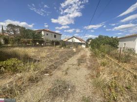 Villa T3 65 m de plain pied  rnover en 4 faces sur 804 m de terrain avec dpendances...
