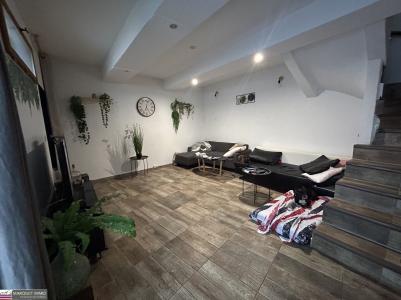 Agr�able maison de village T5 + bureau offrant 183 m� avec une cour de 16 m�...
