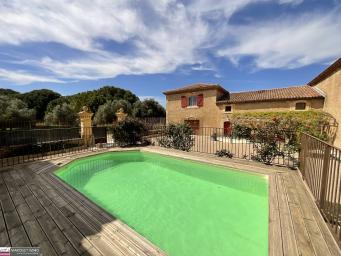 Superbe domaine viticole offrant 404 m� habitables + Cave de 580 m� sur 8 hectares compos�:
