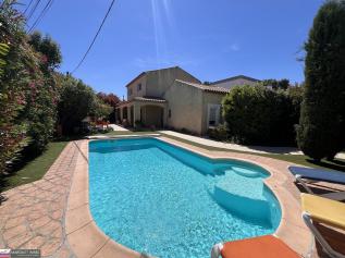 Charmante villa familiale T6 de 177 m� sur 575 m� de terrain clos, arbor� avec garage, piscine, terr