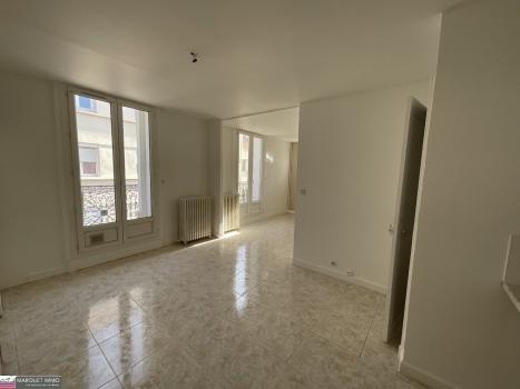 Appartement T2 + Bureau offrant 57 m� donnant sur balcon, au 2� �tage d'un immeuble d'�poq