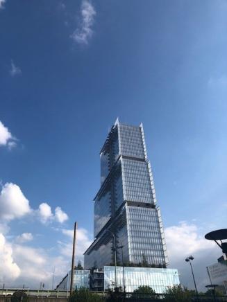 A SAISIR BIEN D'EXCEPTION ! Au c�ur du dynamique quartier Bongarde, a proximit� de Paris et des