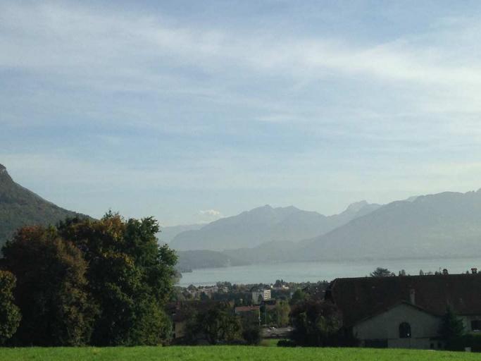 PROCHAINEMENT ! C'est � Annecy, � la fronti�re de Suisse, que nous vous proposons ce superbe lo