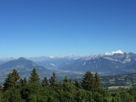 PROCHAINEMENT ! C'est � Les Olli�res, aux portes de la suisse, que nous vous proposons ce super