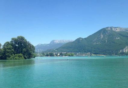 PROCHAINEMENT ! C'est � Annecy, � la fronti�re de Suisse, que nous vous proposons ce superbe lo