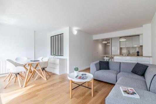 A SAISIR BIEN D'EXCEPTION ! Au c�ur du dynamique quartier Bongarde, a proximit� de Paris et des
