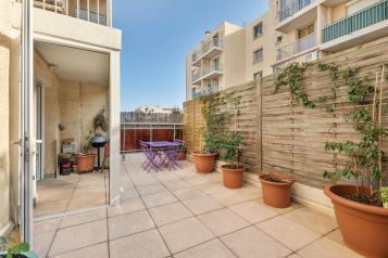 VENTE GRAND TYPE 2 + TERRASSE + BALCON A DEUX PAS DE LA MEDIATHEQUE A SETE
