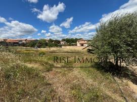 ** TERRAIN CONSTRUCTIBLE � AIGUES-VIVES **
