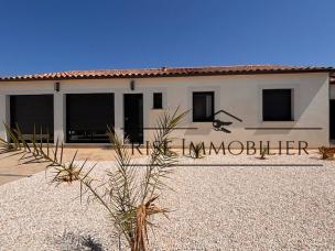 DANS VILLAGE � 14 KMS DE NARBONNE-AU CALME-PLAIN PIED-4 PI�CES-GARAGE-PISCINE-TERRAIN DE 538 M2 ENVI