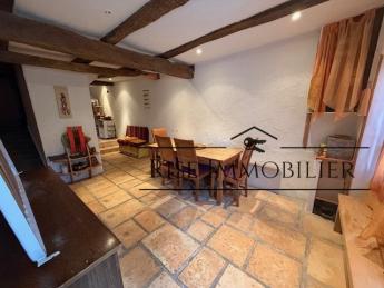 ** EN EXCLUSIVIT� ** Maison de village atypique proche toutes commodit�s **
