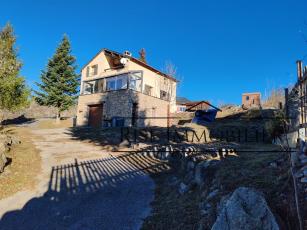 Villa traditionnelle de 3 niveaux sur u n terrain de 863m�
