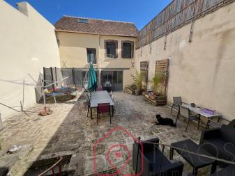 Maison centre ville de Chateua Landon 140 m�
