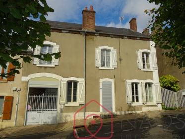 Belle maison de village- 200 m hab.
