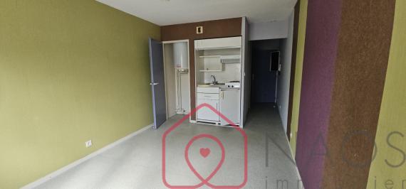 Buxerolles : Studio de 21 m�.Parking privatif.
