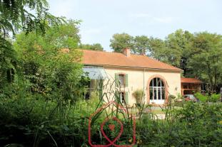 Moulin refait � neuf avec droit d'eau, �le et plage
