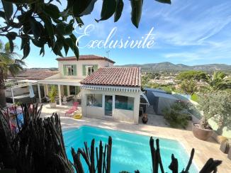 A 15 mn � pied du port de Sanary-sur-Mer, villa 4 chambres avec piscine
