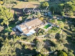 Le Castellet, propri�t� d'un hectare � la vue imprenable
