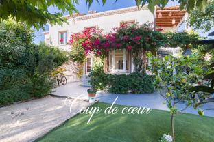 Hyres,  2 mn en voiture de l'Almanarre, maison atypique annes 50 + dpendance
