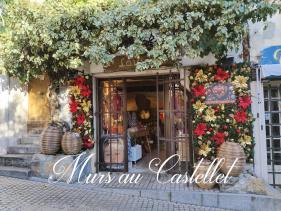 Le Castellet village, emplacement de 1er ordre pour ces murs commerciaux
