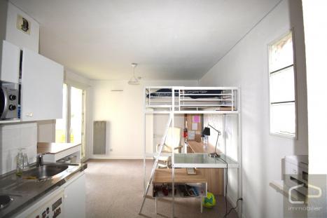 Studio meubl� en vente � ANNECY avec balcon, parking et cave proche du lyc�e Berthollet dans une r�s