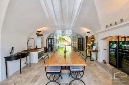 Hotel particulier de 307 m� � vendre � GORDES les beaumettes
