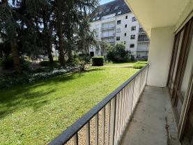 LOCAL/BUREAU EN REZ-DE-CHAUSSEE
