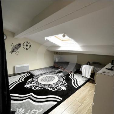 STUDIO DERNIER ETAGE PROCHE DU CENTRE VILLE
