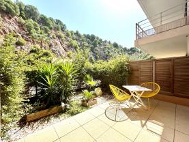 SETE APPT T3 REZ DE JARDIN traversant 
