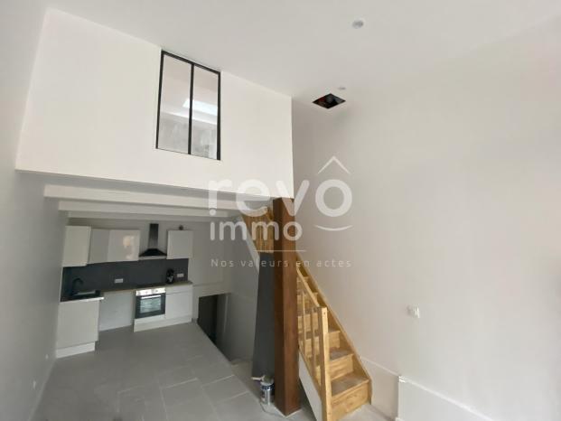 Saint-Pargoire : Appt.triplex de  50 m� enti�rement r�nov�, 1 de 2 lots.
