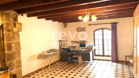 SAINT-PARGOIRE: Mdv d'angle en pierres de 130 m� hab.et garage au calme
