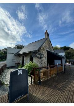 Vente d'un Fond de Commerce - Guinguette avec Terrasse en Bord de Mayenne
