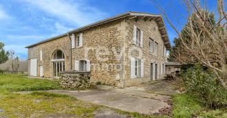 LAMOTHE LANDERON : Maison en pierres d'env. 226 m sur un terrain arbor d'env. 1.10 ha
