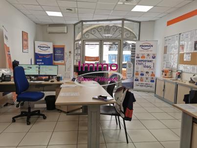 A LOUER LOCAUX A USAGE COMMERCIAL / PROFESSIONNEL CLERMONT L'HERAULT
