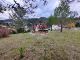 Terrain  vendre  LODEVE. Toutes commodits accessibles  pieds et accs  la A75 en 5 minutes.
