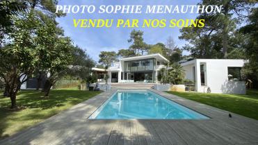 VILLA D'ARCHITECTE DE TYPE T7 DE 365 M2 DONT 80 M2 DE SOUS SOL
