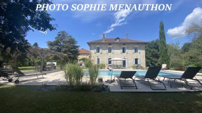 PROPRIETE DE TYPE T11 DE 480 M2 + DEPENDANCE DE 500 M2 avec piscine

