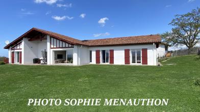 SUPERBE VILLA D'ARCHITECTE DE TYPE T6 DE 195 M2 SUR UNE PARCELLE DE 1700 M2
