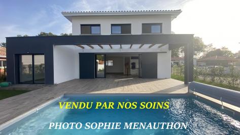 MAISON CONTEMPORAINE NEUVE DE TYPE T5 DE 135 M2 AVEC PISCINE
