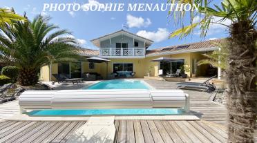 VILLA D'ARCHITECTE DE TYPE T7 DE 200 M2 DONT UN APPARTEMENT DE TYPE T3 DE 40 M2
