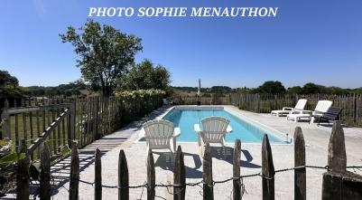 SUPERBE FERME DE TYPE T9 DE 330 M2 DONT UNE DEPENDANCE DE 60 M2 AVEC PISCINE

