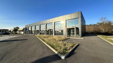 BATIMENT DE 720 M2 AVEC PARKING
