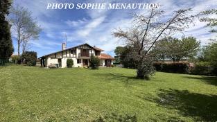 MAISON TRADITIONNELLE  DE TYPE T6 DE 169 M2 SUR UN TERRAIN DE 1320 M2

