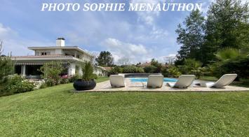 MAISON DE CARACTERE DE TYPE T8 DE 280 M2 AVEC VUE SUR LES PYRENEES
