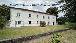 MAGNIFIQUE PROPRIETE DU 18 �me SUR PLUS DE 4 HECTARES 
