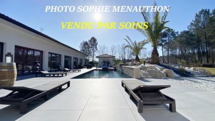 EXCEPTIONNELLE VILLA D'ARCHITECTE aux lignes �pur�es DE 340 M2 DE TYPE T8 DONT UN APPARTEMENT I