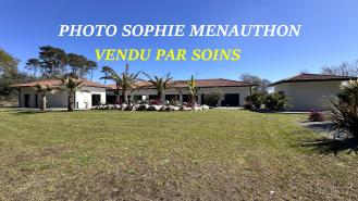 EXCEPTIONNELLE VILLA D'ARCHITECTE aux lignes �pur�es DE 340 M2 DE TYPE T8 DONT UN APPARTEMENT I