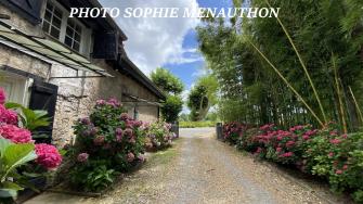 PROPRIETE DE 2 HECTARES DE TYPE 7 pi�ces de 378 m2 AVEC PISCINE
